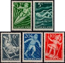 1948 - Pays-Bas n&deg; 499/503 - Au profit des oeuvres pour l\'enfance