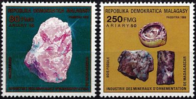 1989 - Madagascar Timbres n� 910/911 - Min�raux - Industrie des min�raux d\'ornementation malgache