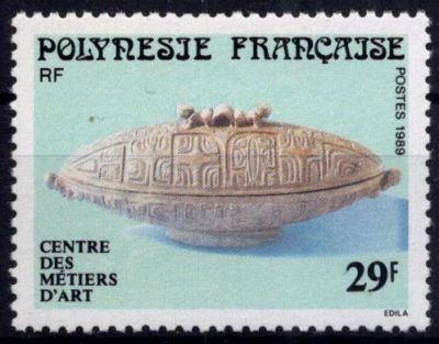 1989 - Timbres Polyn�sie 324/325 - Centre des m�tiers d\'art