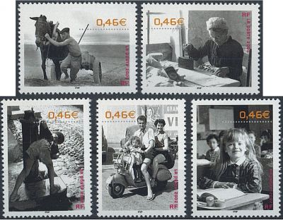 2002 - France 3519/3523 - Le si�cle au fil du timbre (VI) - La vie quotidienne (Les 5 valeurs d�coup�es)